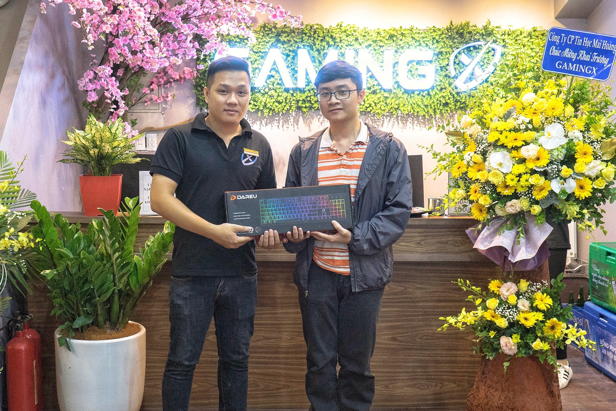 Trao quà chương trình Give away tại Gaming X 123 Nguyễn Ngọc Vũ
