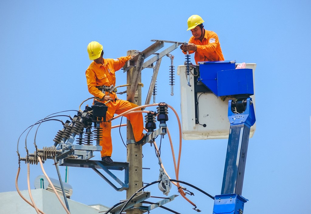 04/07/2022, Hà Nội mất điện diện rộng, nhiều thiết bị điện tử, máy tính chập cháy